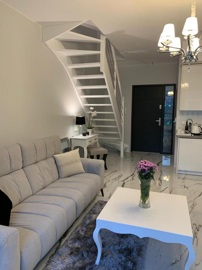 Leo Royal Apartament โปเบียโรโว ภายนอก รูปภาพ