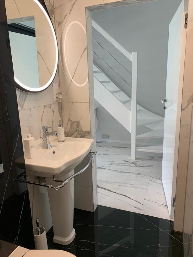 Leo Royal Apartament โปเบียโรโว ภายนอก รูปภาพ