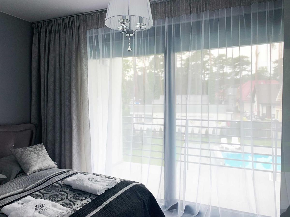 Leo Royal Apartament โปเบียโรโว ภายนอก รูปภาพ